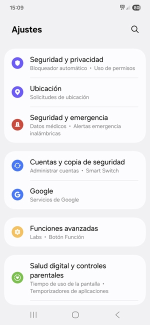 Desplácese y seleccione Cuentas y copia de seguridad