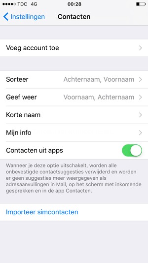 Scroll naar en selecteer Importeer simcontacten