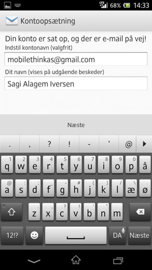 Giv din konto et navn og indtast dit navn. Vælg Næste