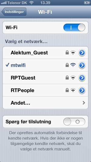 Slå Wi-Fi til. Vælg det trådløse netværk, du ønsker at oprette forbindelse til