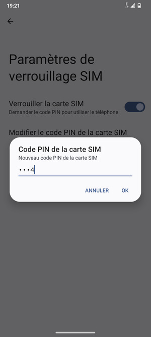 Saisissez votre Nouveau code PIN de la carte SIM et sélectionnez OK