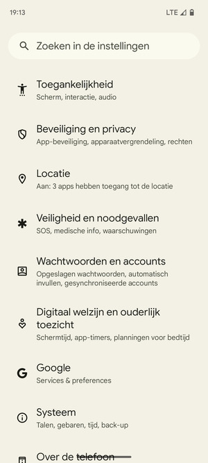Scroll naar en selecteer Wachtwoorden en accounts