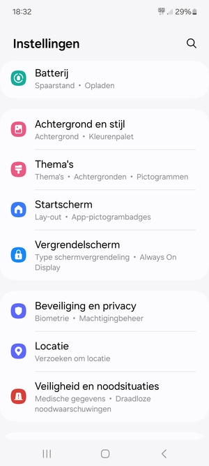 Scroll naar en selecteer Beveiliging en privacy