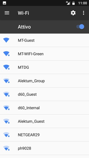 Seleziona la rete wireless a cui desideri connetterti