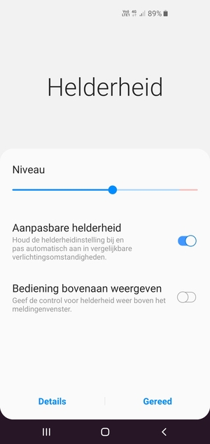 Schakel Aanpasbare helderheid in en selecteer Gereed