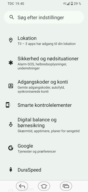 Vend tilbage til menuen Indstillinger og vælg Adgangskoder og konti