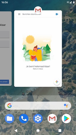 Veeg apps naar boven om ze te sluiten