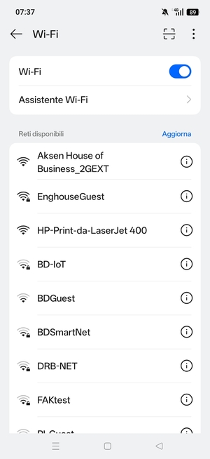 Seleziona la rete wireless a cui desideri connetterti