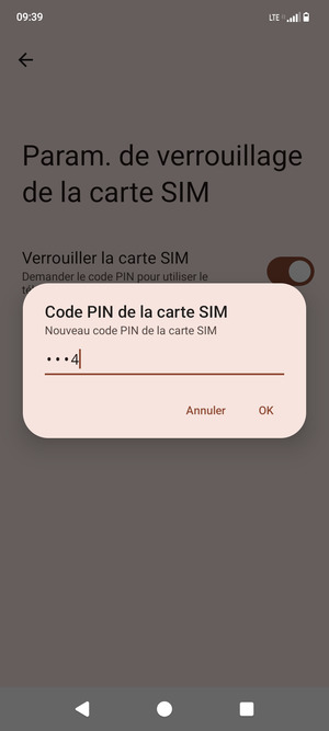 Saisissez votre Nouveau code PIN de la carte SIM et sélectionnez OK