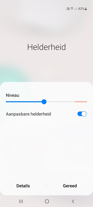 Schakel Aanpasbare helderheid in en selecteer Gereed