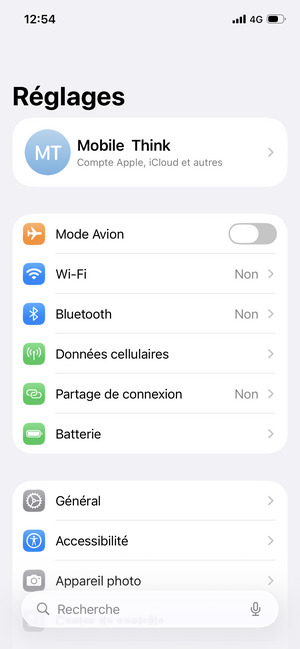 Pour modifier le code PIN de la carte SIM, revenez au menu Réglages et sélectionnez Données cellulaires