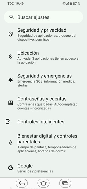 Vuelva al menú Ajustes y seleccione Contraseñas y cuentas