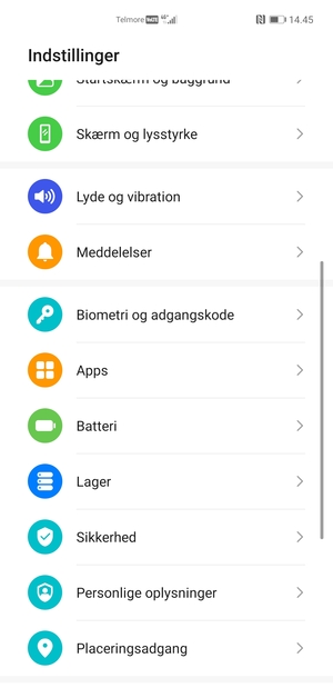 For at aktivere din skærmlås, gå til menuen Indstillinger og vælg Biometri og adgangskode