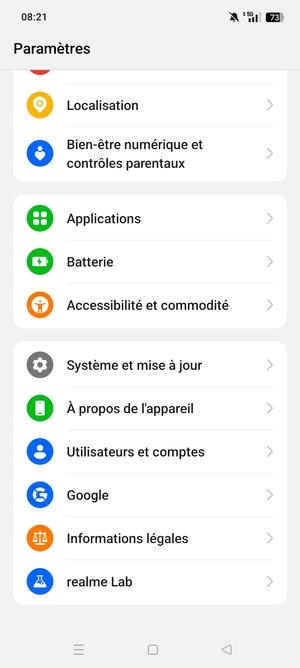 Retournez au menu Paramètres, faites défiler et sélectionnez Utilisateurs et comptes
