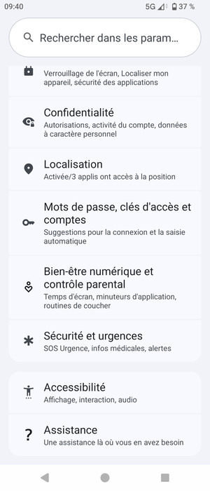 Faites défiler et sélectionnez Mots de passe, clés d'accès et comptes