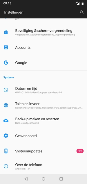 Scroll naar en selecteer Accounts