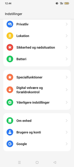 Scroll til og vælg Om enhed