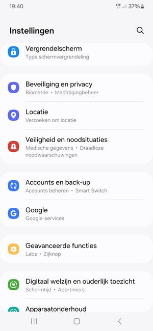 Scroll naar en selecteer Accounts en back-up