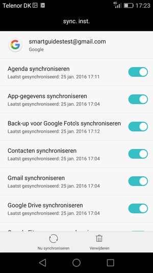 Zorg ervoor dat Contacten synchroniseren geselecteerd is