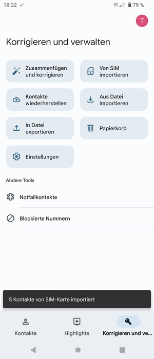 Ihre Kontakte werden in Ihrem Google Konto gespeichert und auf Ihrem Handy gespeichert, wenn Google das nächste Mal synchronisiert wird.