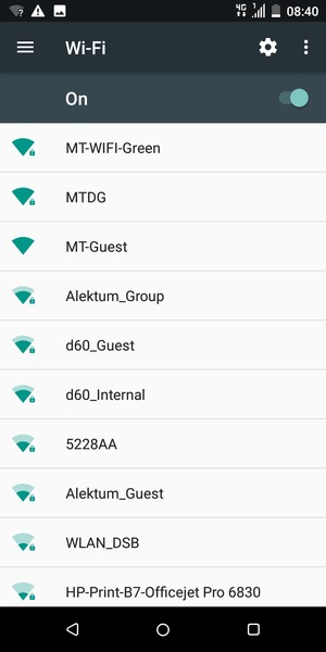 Seleziona la rete wireless a cui desideri connetterti