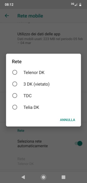 Seleziona un operatore di rete dall'elenco