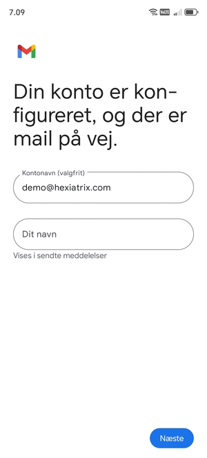 Giv din konto et navn og indtast dit navn. Vælg Næste