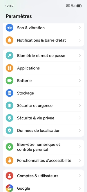 Faites défiler et sélectionnez Sécurité & vie privée