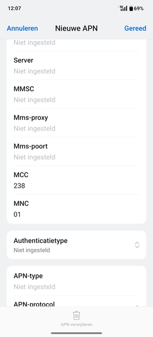 Scroll naar beneden en voer mms-gegevens in
