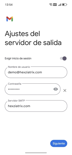Introduzca la dirección de servidor saliente y seleccione Siguiente