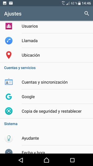 Desplácese y seleccione Cuentas y sincronización