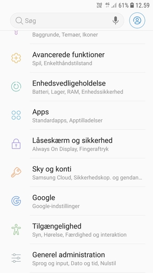 Scroll til og vælg Sky og konti