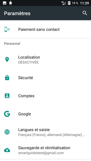 Faites défiler et sélectionnez Comptes