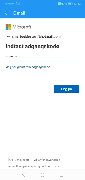 Indtast din Hotmail adgangskode og vælg Log på